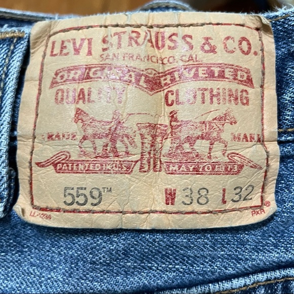 Levi’s Men 559 38 x 32 Blue Jeans Relaxed Straight Distressed Whiskers - Picture 3 of 15